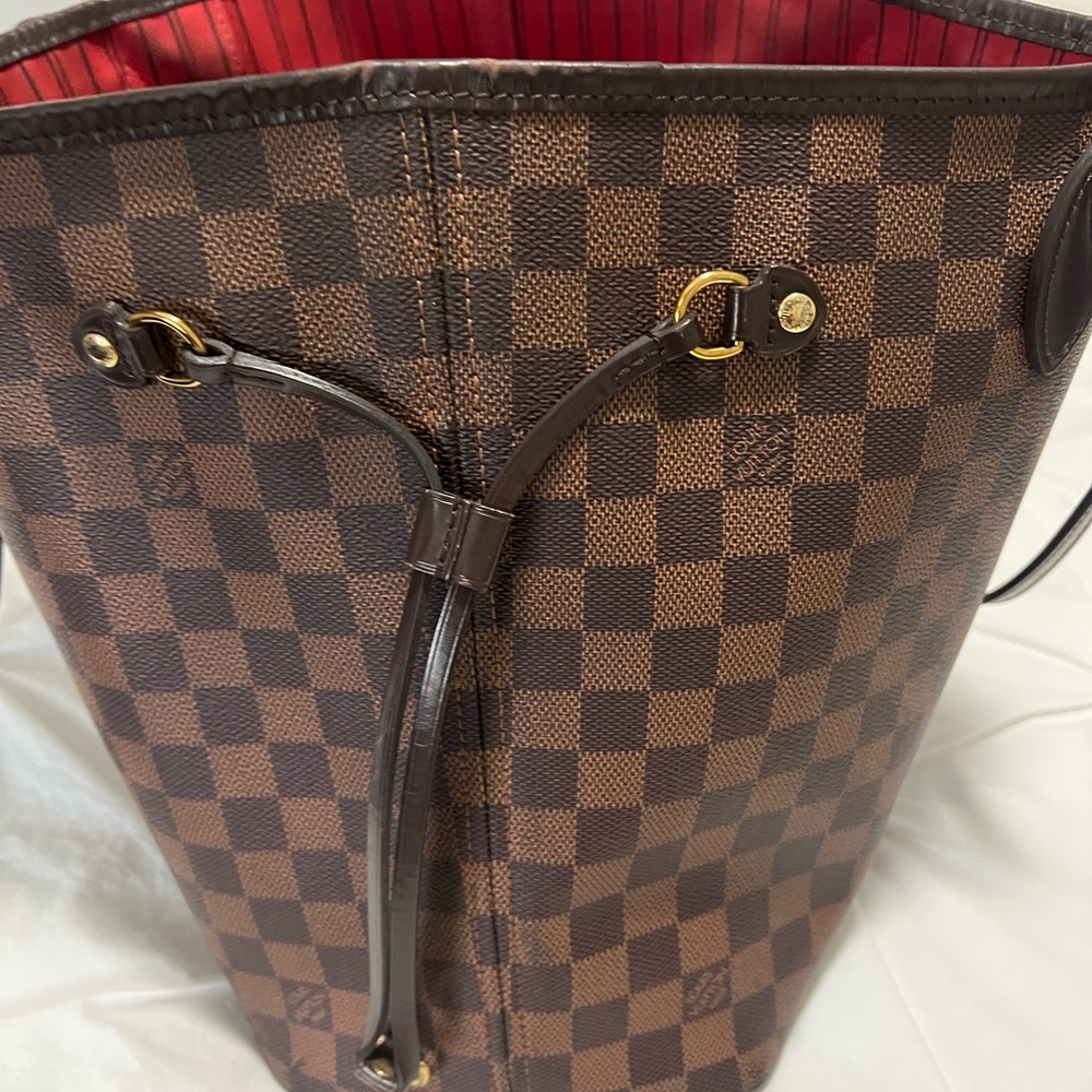 Louis Vuitton Neverfull MM - Picture 9 of 11